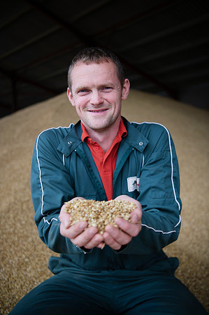 Barley Farmer -Andrew Ferguson, at Ardmiddle Mains DSC_1973