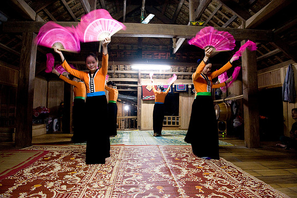 Homestay Local dance Hoa Binh Jungle_PLG8143