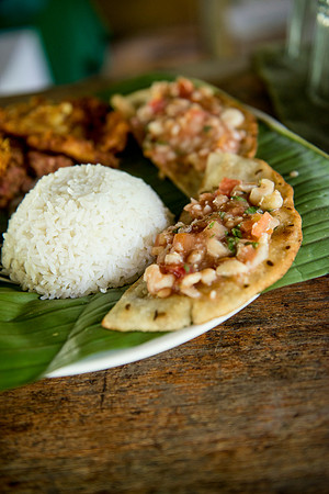 Oro Las Minas Corn tortilla, Pico de gallo salad, Black bean soup white rice and cassava patties on top of platain leaves DSC_6092