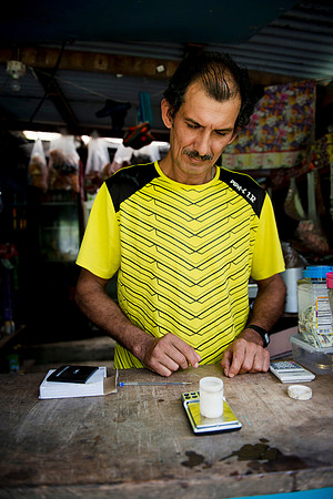 Rio Tigre Pulpería El Caimán Shop - scales - Alberto DSC_7046