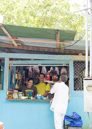Rio Tigre Shop - Pulpería El Caimán - Scales DSC_7060
