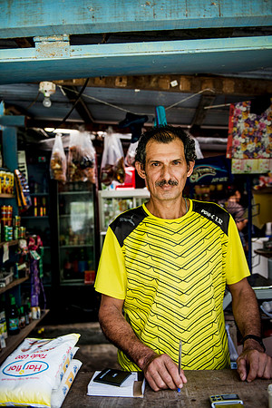 Rio Tigre Shop Pulpería El Caimán - Scales - Alberto  DSC_7052